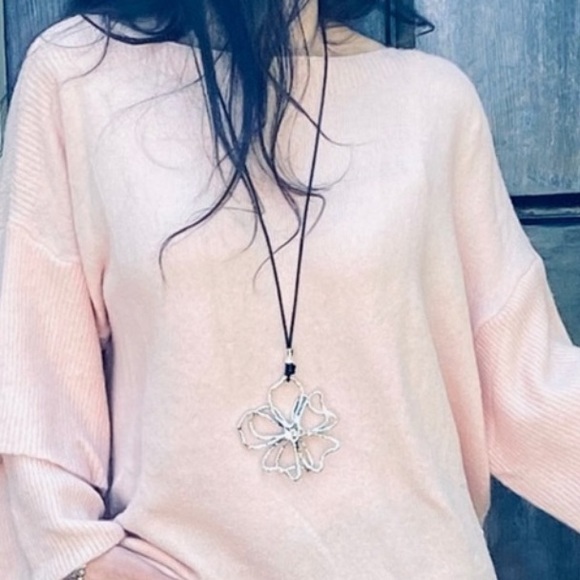 ShopEvelynne Jewelry - ✨PARIS✨BLACK LEATHER CHAIN UNIQUE NECKLACE